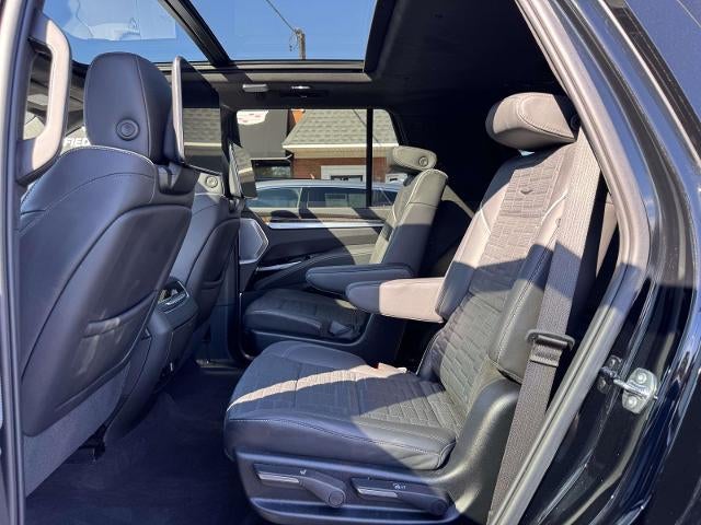 2025 Cadillac Escalade Sport Platinum